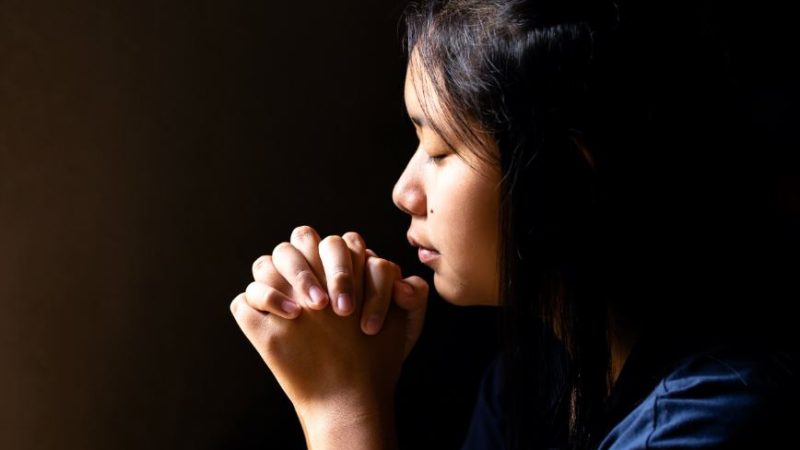 Doa itu Tak Pernah Sendirian, Kisah Seorang Guru Honorer