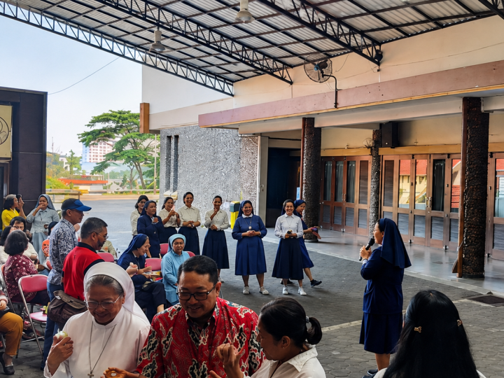 Sr. Yulia SDP: “Imam di Altar, Kami di Lapangan