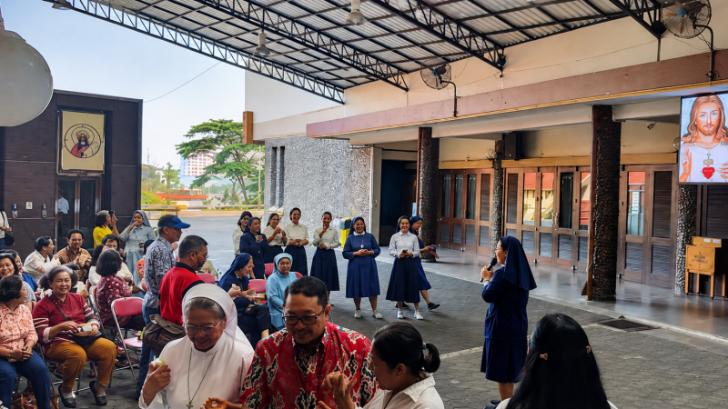 Sr. Yulia SDP: “Imam di Altar, Kami di Lapangan
